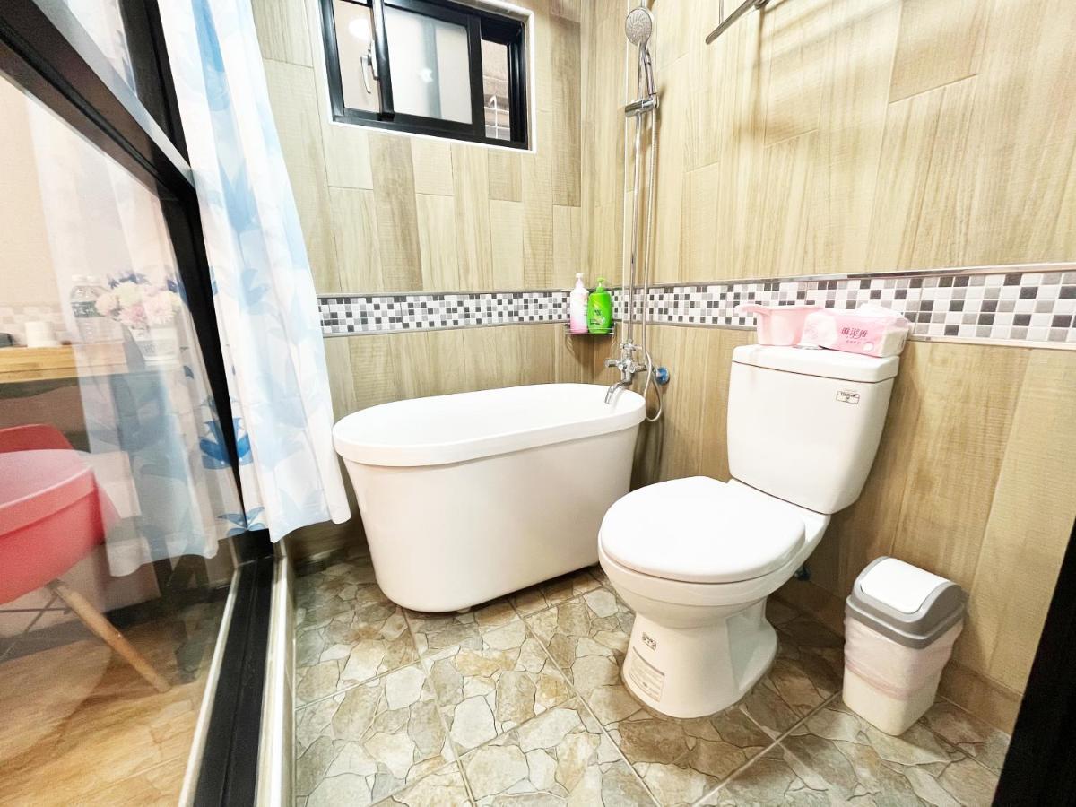 Woju Homestay Tainan Bagian luar foto