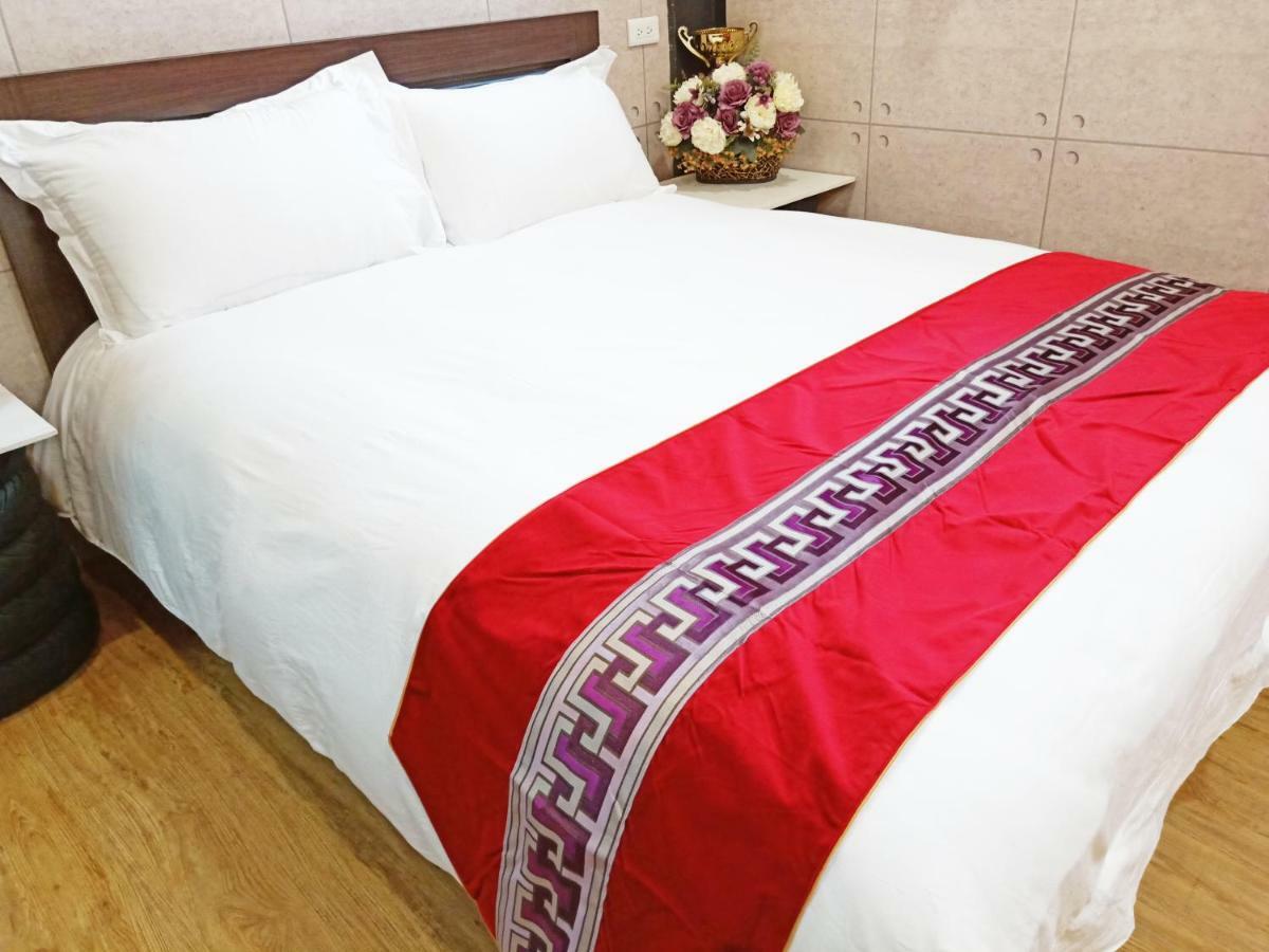 Woju Homestay Tainan Bagian luar foto