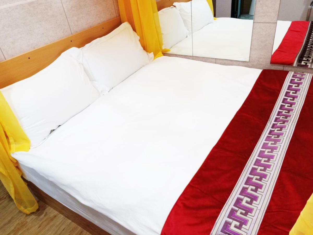 Woju Homestay Tainan Bagian luar foto