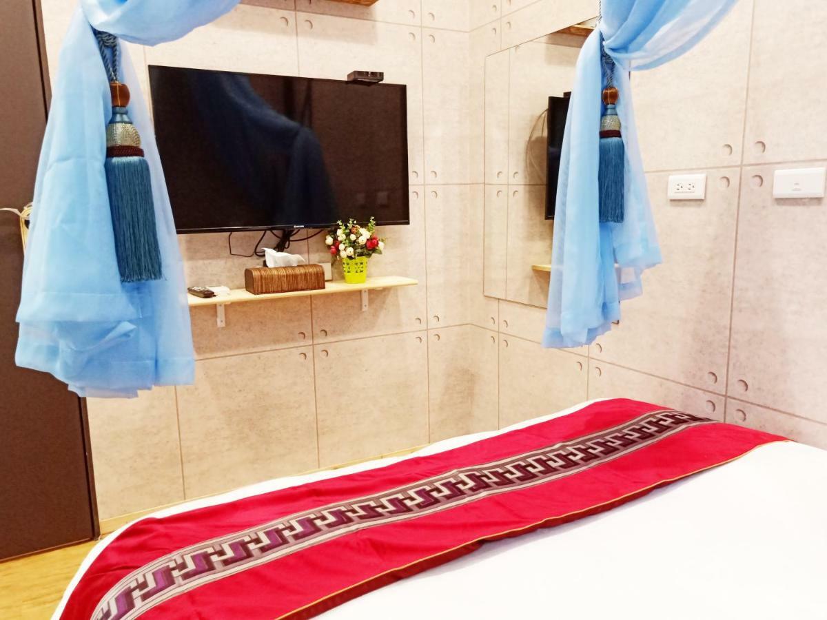 Woju Homestay Tainan Bagian luar foto