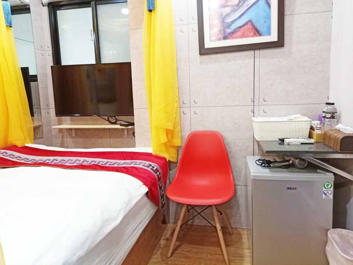 Woju Homestay Tainan Bagian luar foto